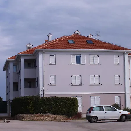 Apartment Violetta 2 *